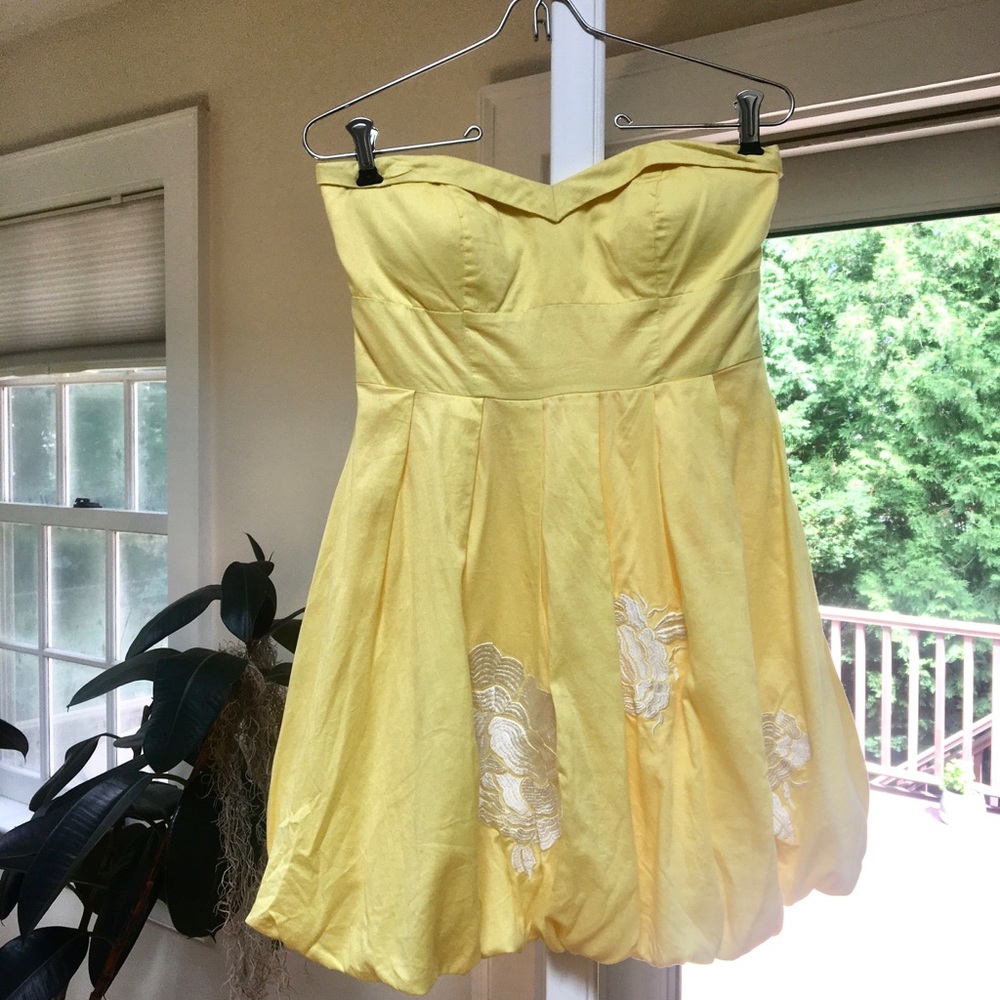 Yellow strapless dress